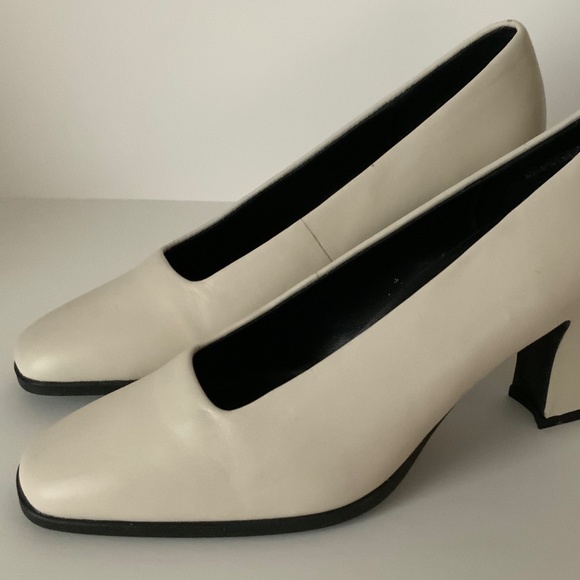 Aerosole Pump Shoes Size 7B - Picture 2 of 8